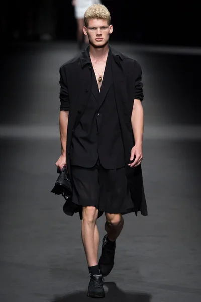 Look 37